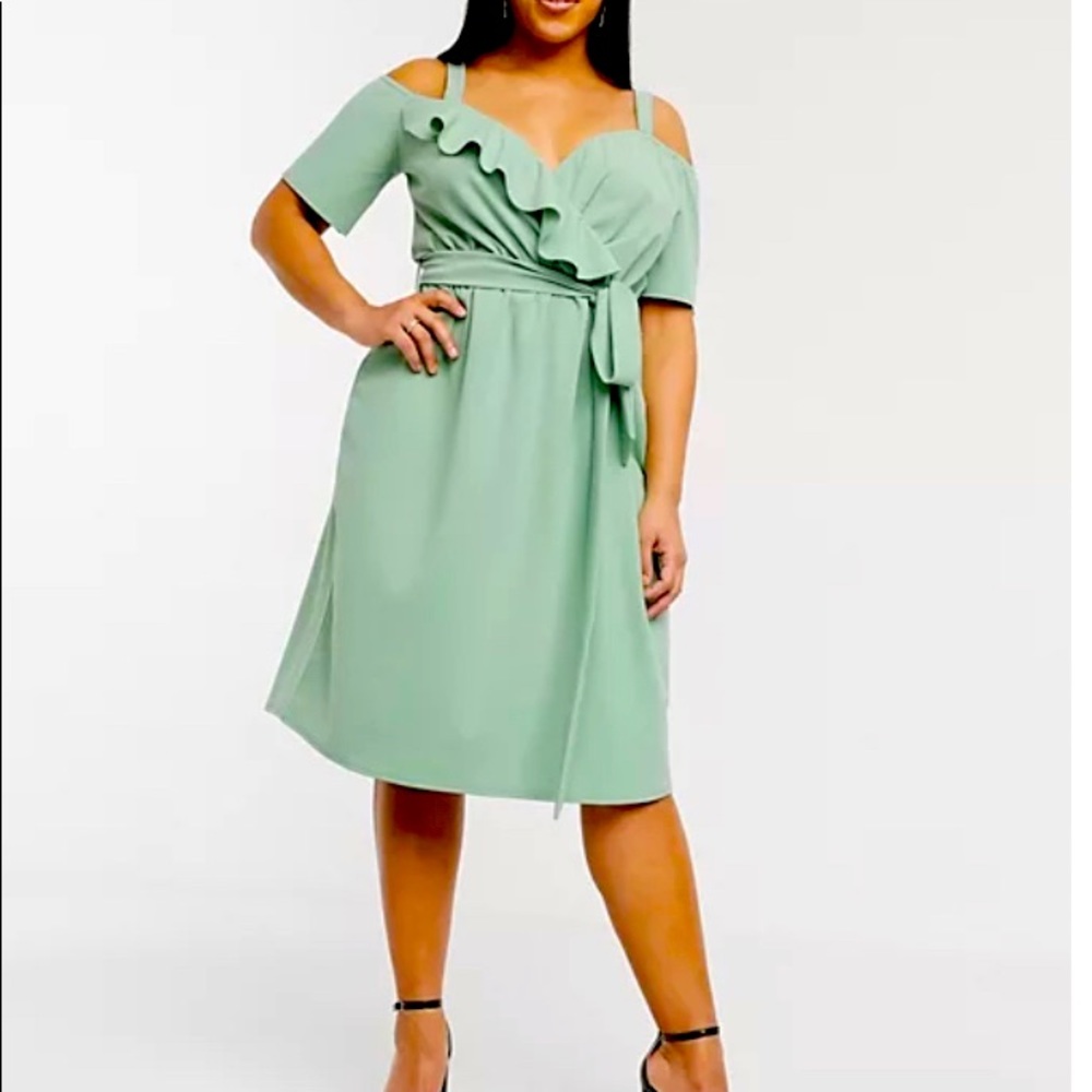 Boohoo Plus| midi dress |cold shoulder and ruffle| green | NWT